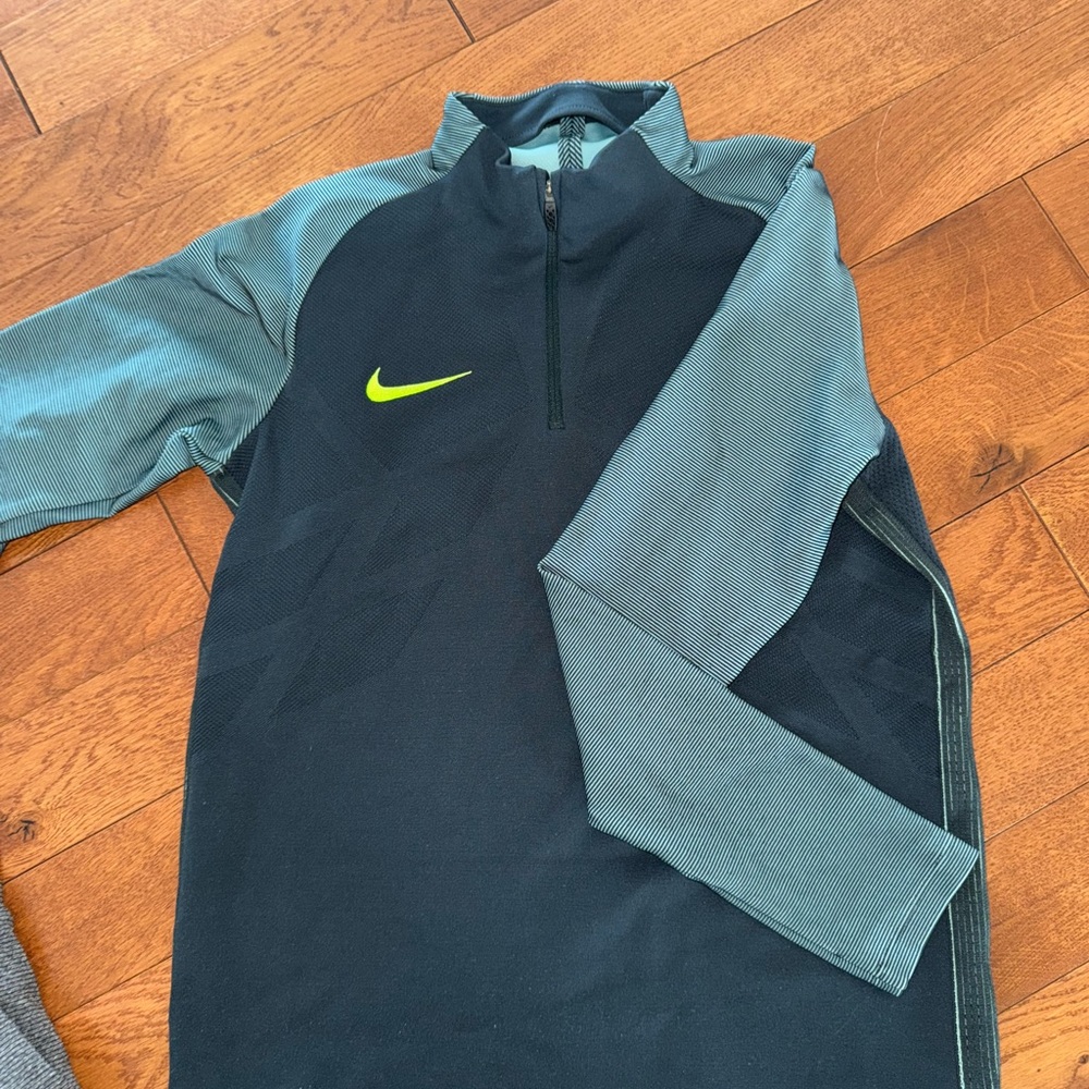 Nike Black and Gray and Green Quarter-Zip Pullover UNISEX